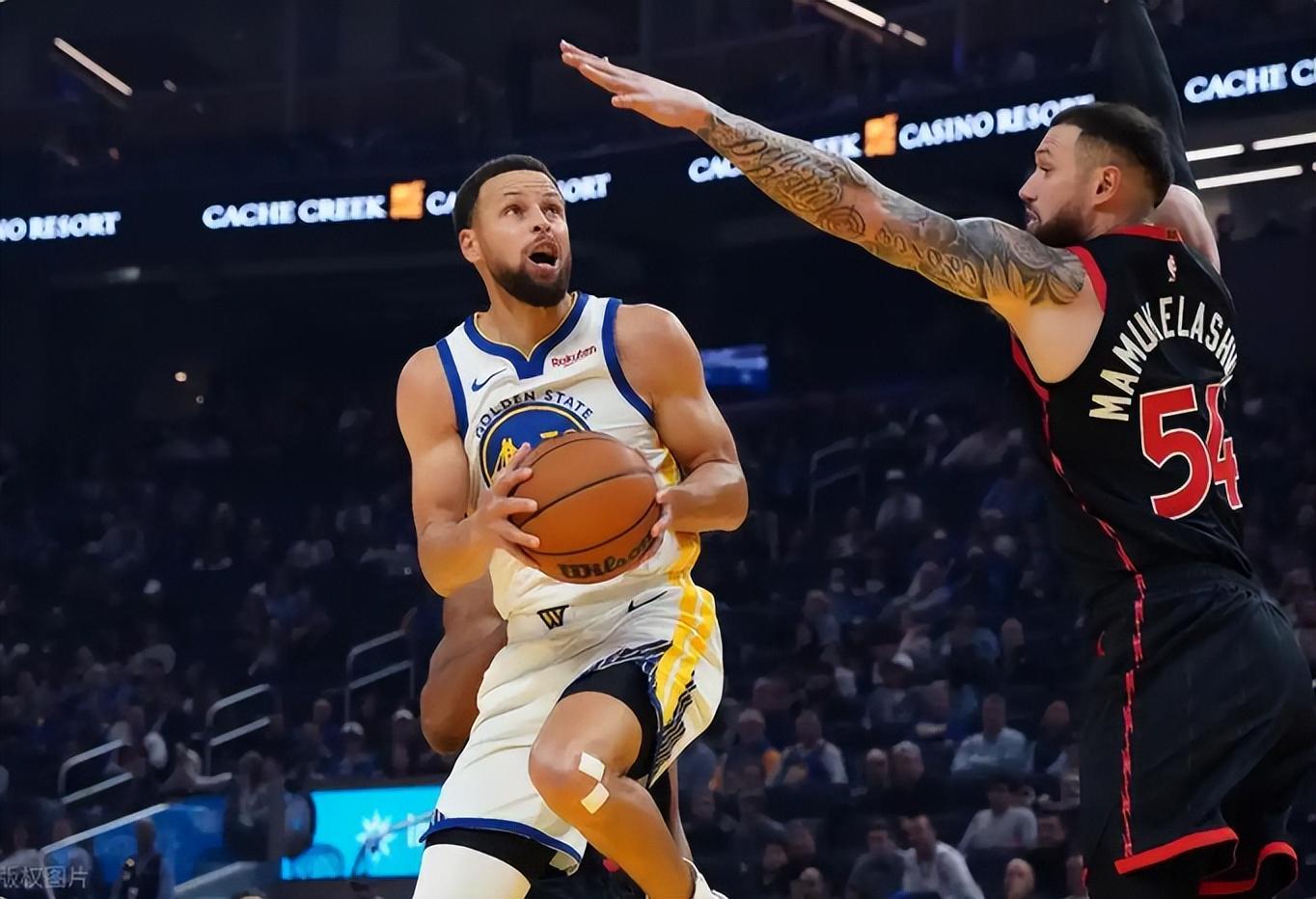 开云在线观看-库明加复出惊艳！勇士惨遭双杀，库里低迷16中6，格林又拖后腿