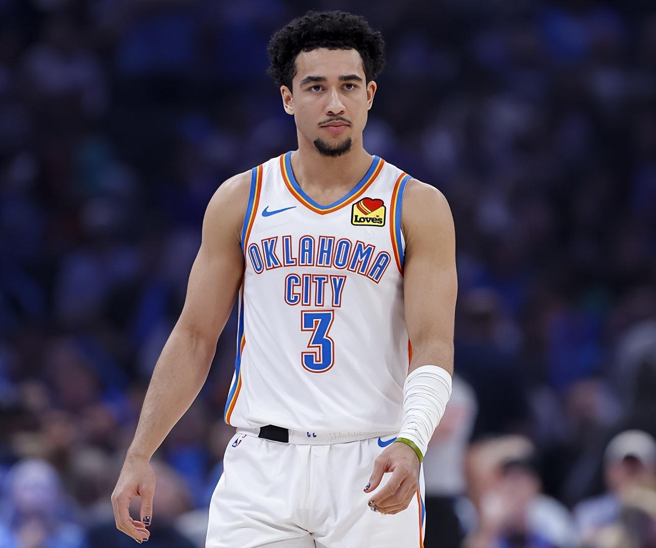 开云APP-21分+20分+20分！生涯新高！离开76人涅槃重生，4换1大交易血赚