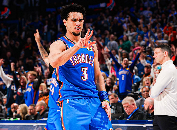 开云APP-21分+20分+20分！生涯新高！离开76人涅槃重生，4换1大交易血赚